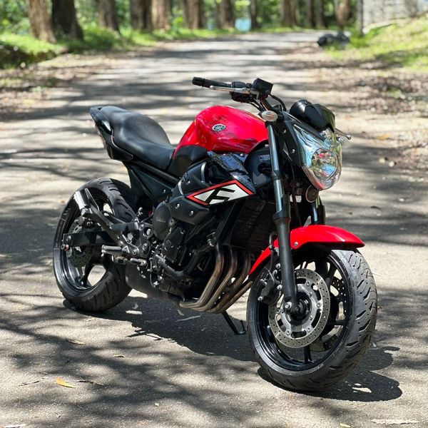 EDIÇÃO 414 - 1 YAMAHA XJ6 VERMELHA  